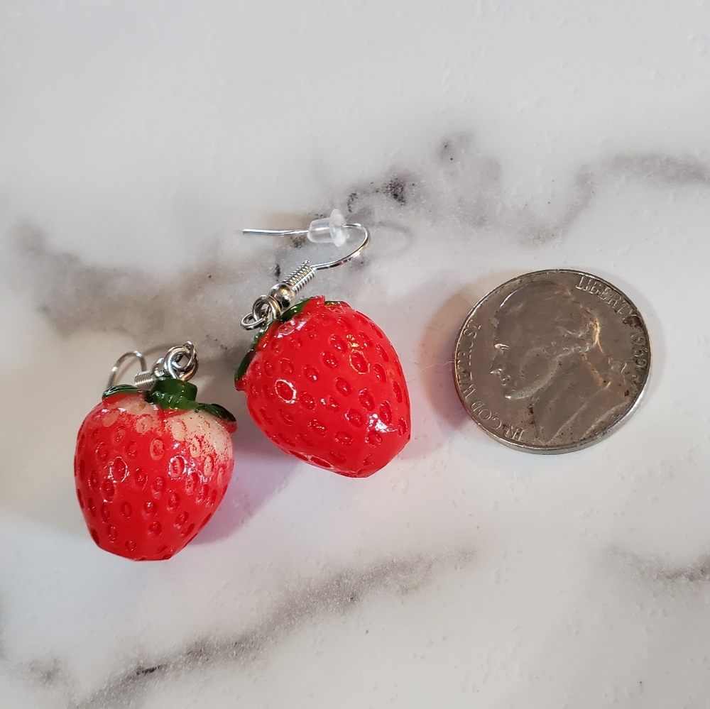 Small Strawberry Earrings - Picture 3 of 8